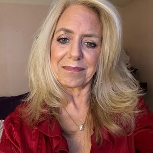 Meet your Posher, Deby